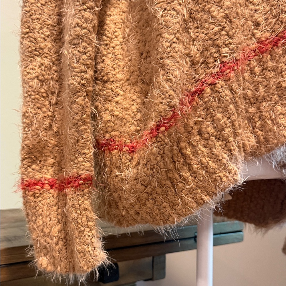 NWOT Splendid Textured Tan Cozy Oversized Sweater with Red Accents - Picture 2 of 5